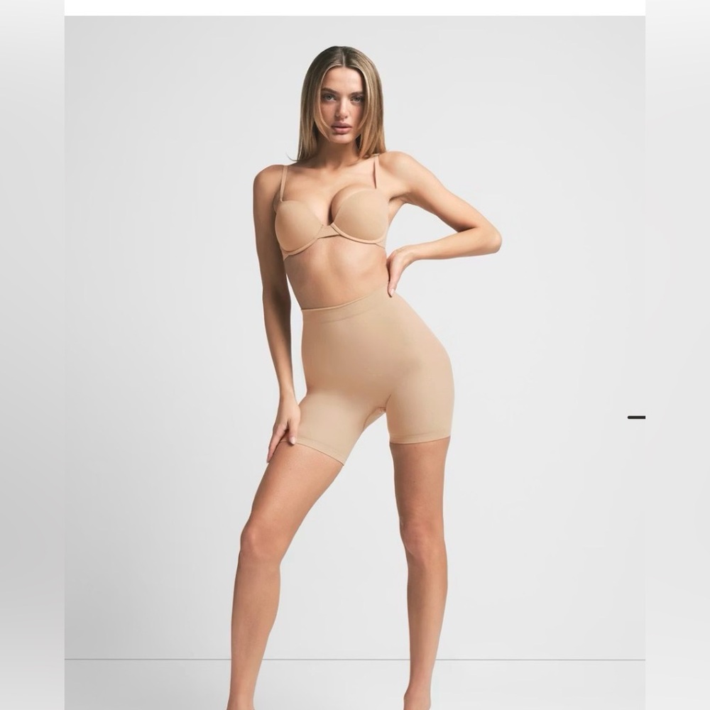 SKIMS Sheer Seamless Thigh Mid Waist Sculpting Shorts in Clay